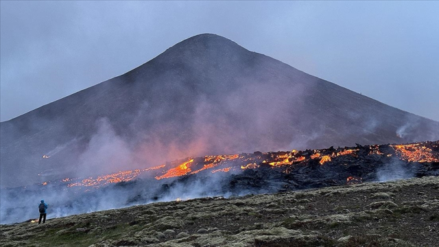 İzlanda'da yanardağ patlaması riski: Grindavik kasabası tahliye edildi