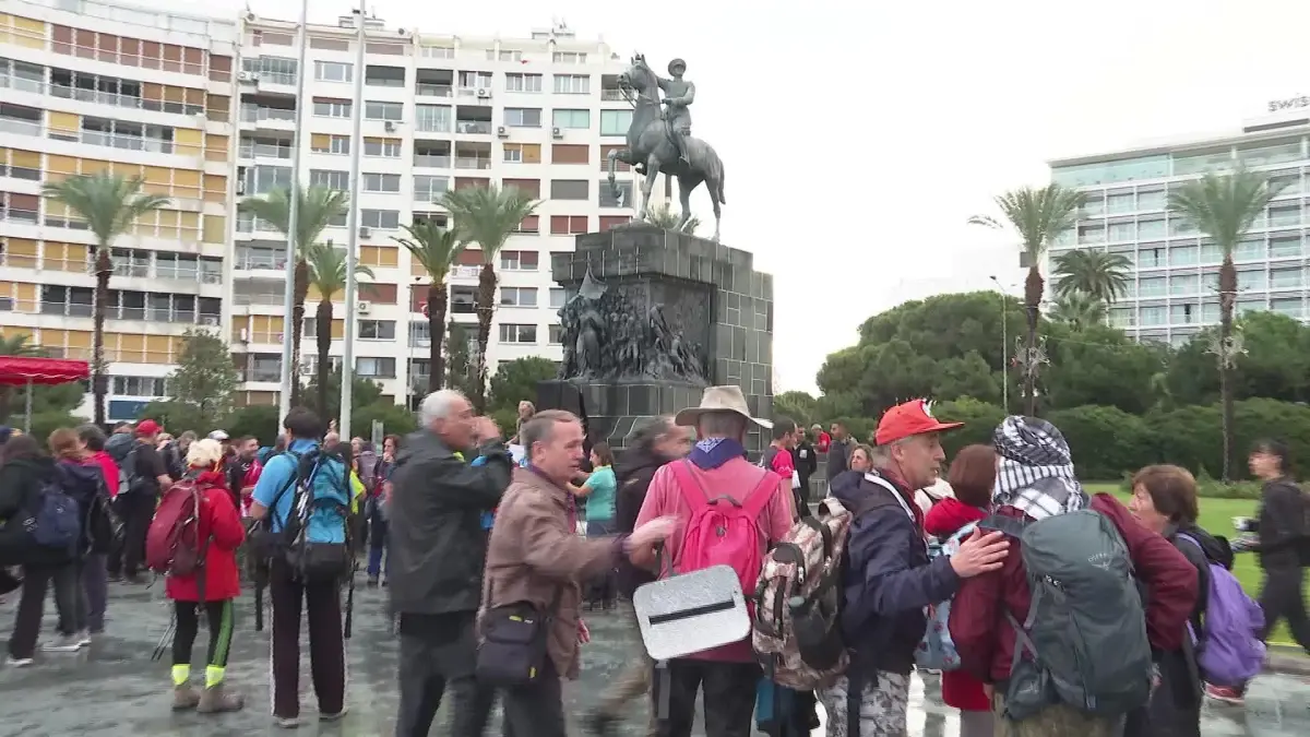 İzmir Büyükşehir Belediye Başkanı Tunç Soyer, Dağcılık Kulüplerinin Atatürk\'ü Anma Etkinliğine Katıldı