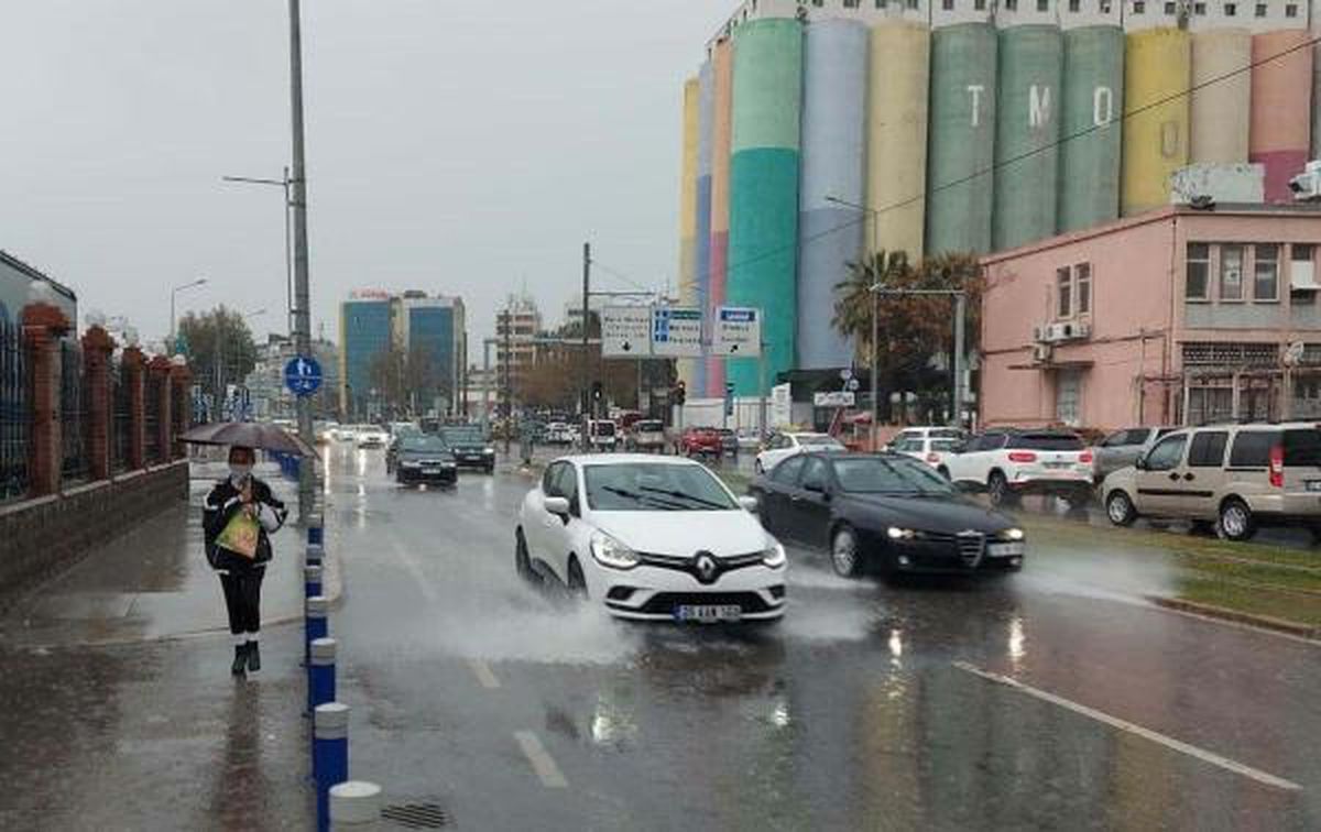İzmir için kuvvetli gök gürültülü sağanak uyarısı