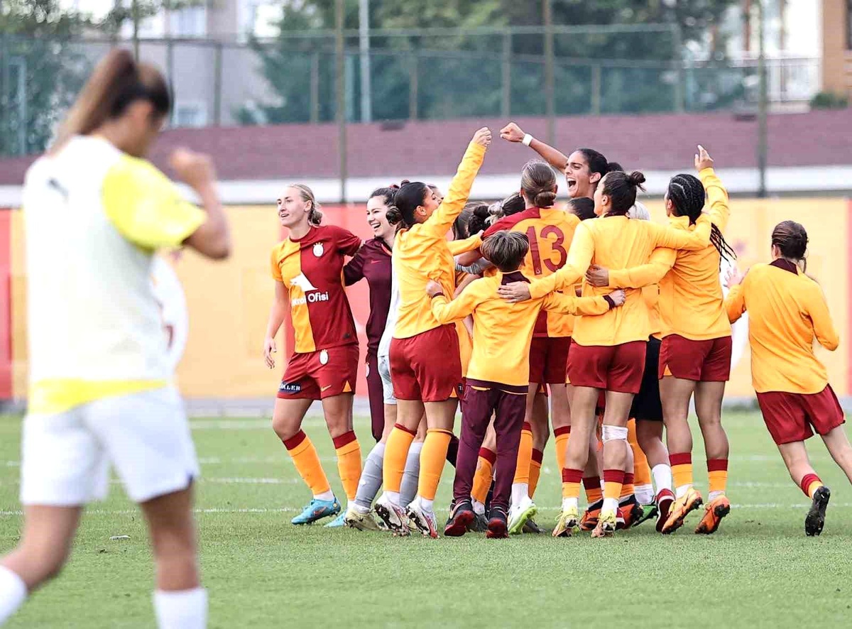 Galatasaray, Fenerbahçe\'yi 2-1 mağlup etti