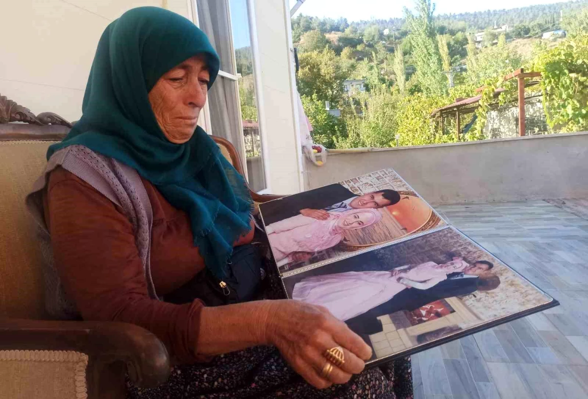 Depremde ailesini kaybeden kadın, enkazdan sağ kurtulan torununa bakıyor