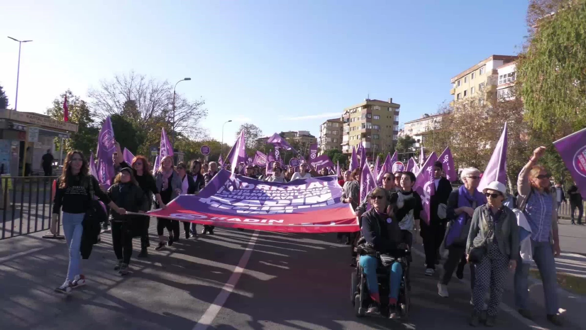 "Laiklik ve Özgürlük İçin Büyük Kadın Yürüyüşü" İstanbul\'da Yapıldı.