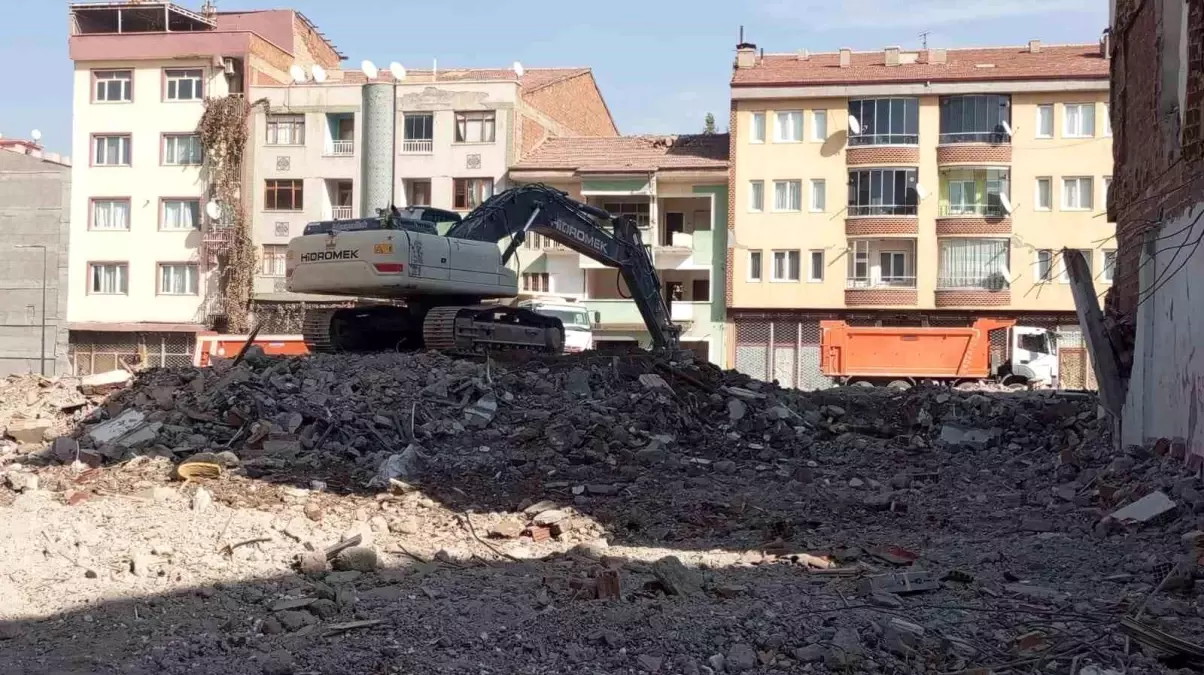 Malatya'da deprem sonrası yıkımlar devam ediyor