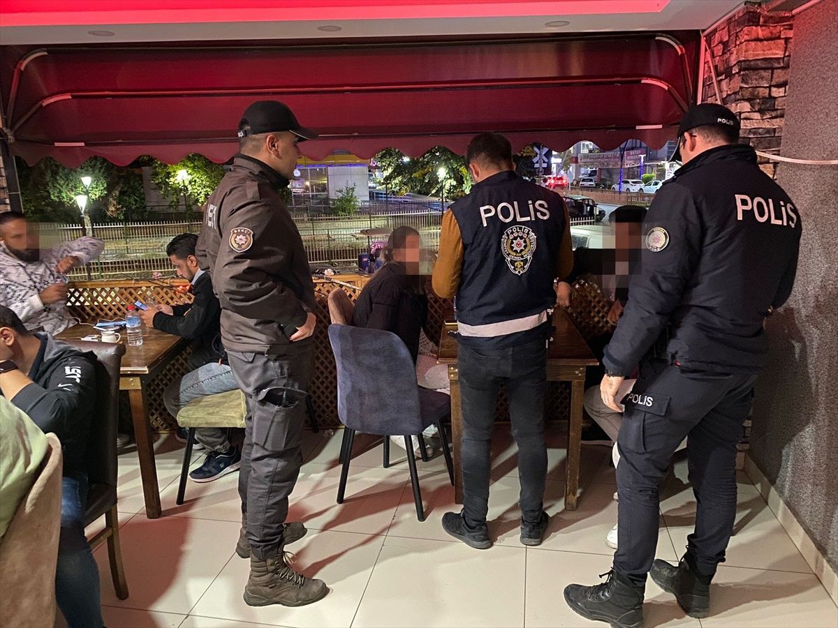 Manisa\'da yapılan asayiş uygulamasında 8 kişi yakalandı