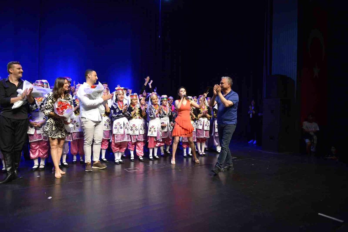 Muratpaşa Belediyesi Halk Dansları Topluluğu Yeni Dansçılarını Arıyor