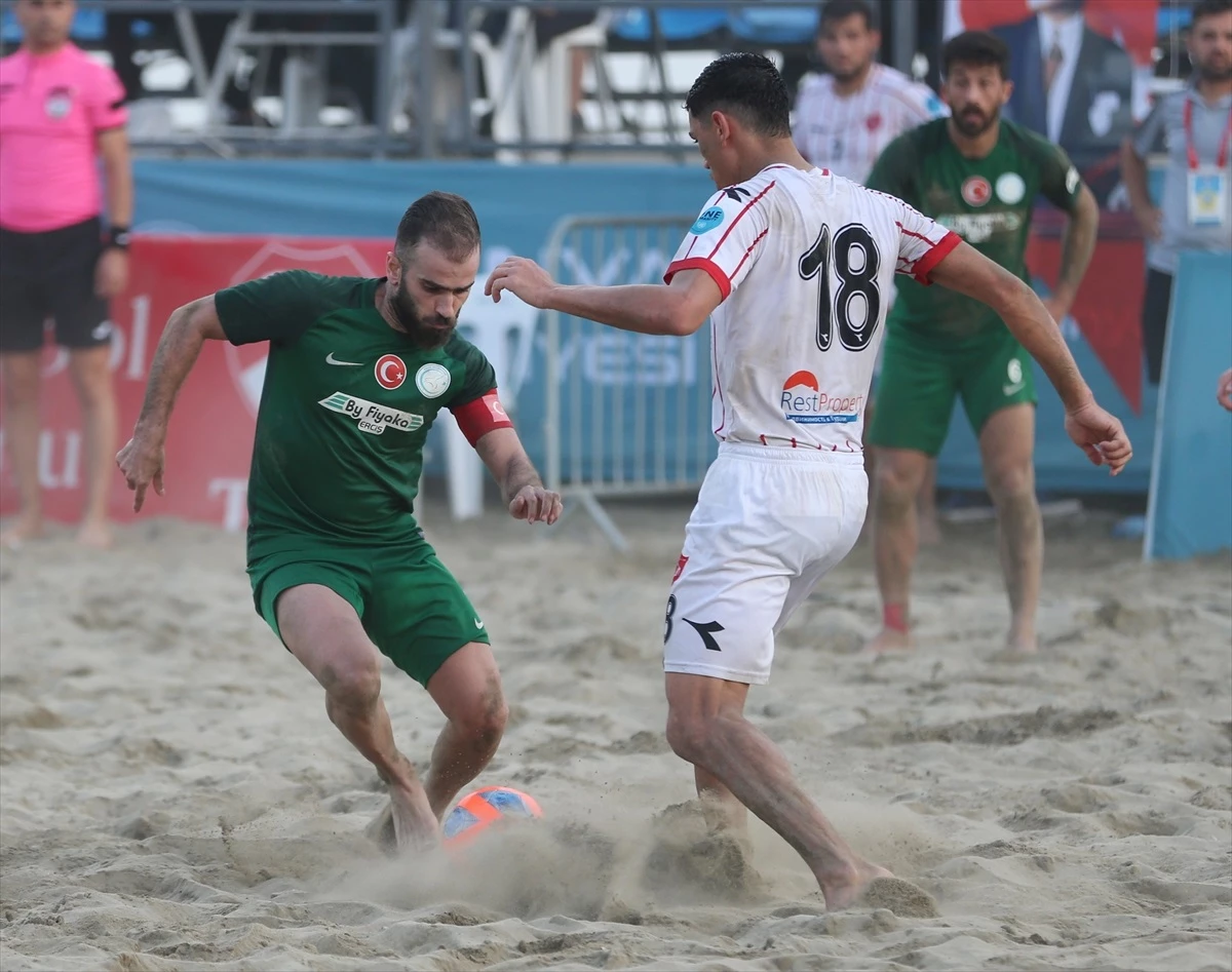 Ercişspor, TFF Plaj Futbolu Ligi Süper Finalleri\'nde şampiyon oldu