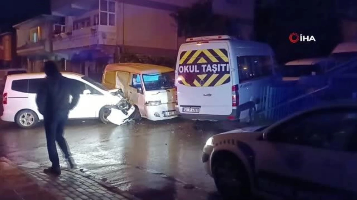 Çayırova\'da Yağış Nedeniyle Kaza: 3 Yaralı