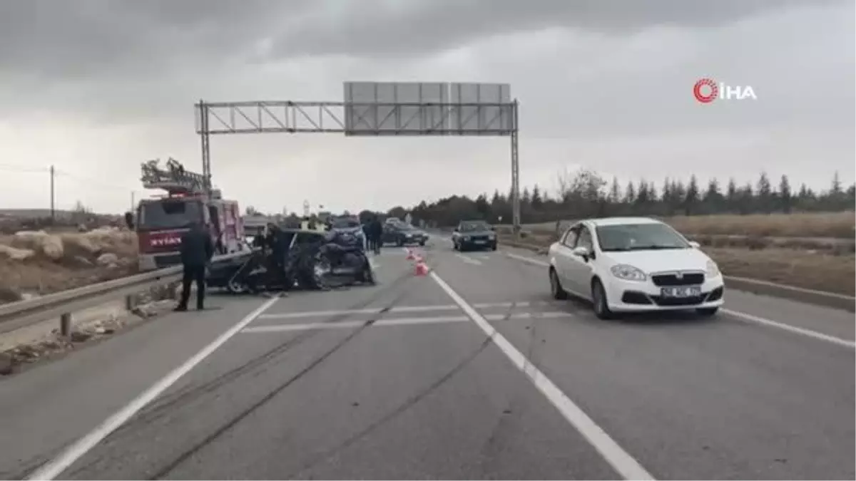 Afyonkarahisar\'da Otomobil Kazası: 1 Ölü, 4 Yaralı