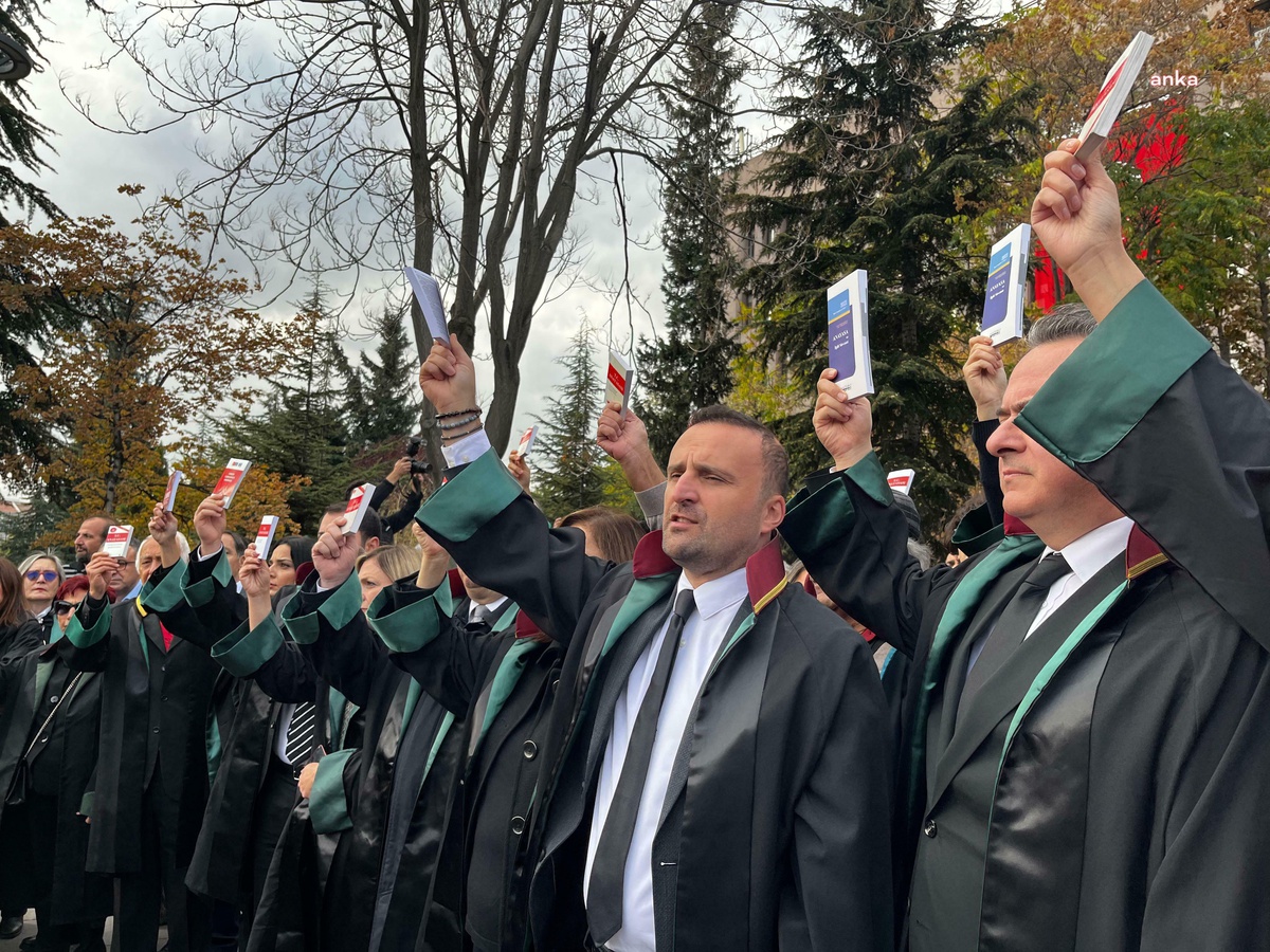 81 Baro, Yeni Şafak Gazetesinin AYM Üyelerini Hedef Gösteren Haberine Tepki Gösterdi