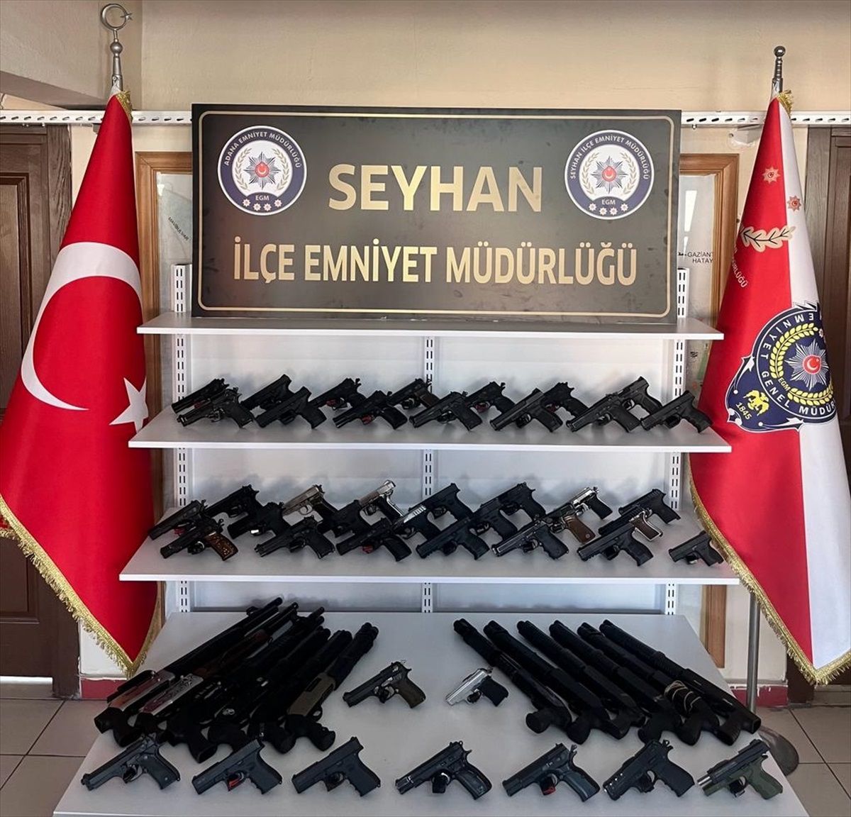 Adana\'da Ruhsatsız Silah Operasyonu: 63 Silah Ele Geçirildi