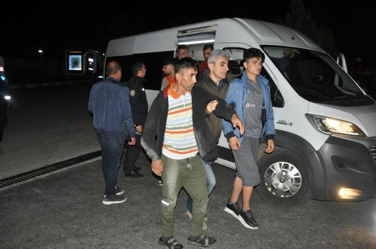 Karaman'da Afganistan uyruklu 11 kişi kumar oynarken suçüstü yakalandı