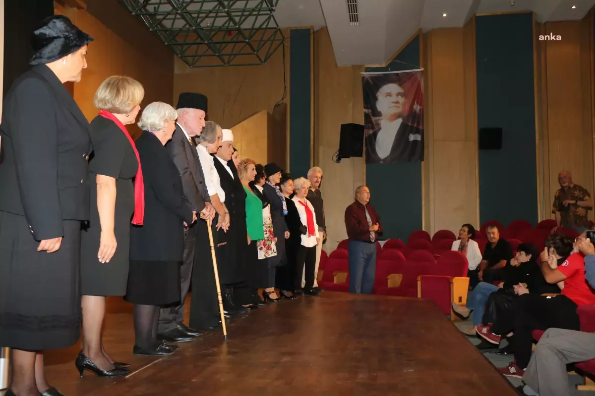 Antalya Büyükşehir Belediyesi Aktif Yaşlı Merkezi\'nden Tiyatro Gösterisi