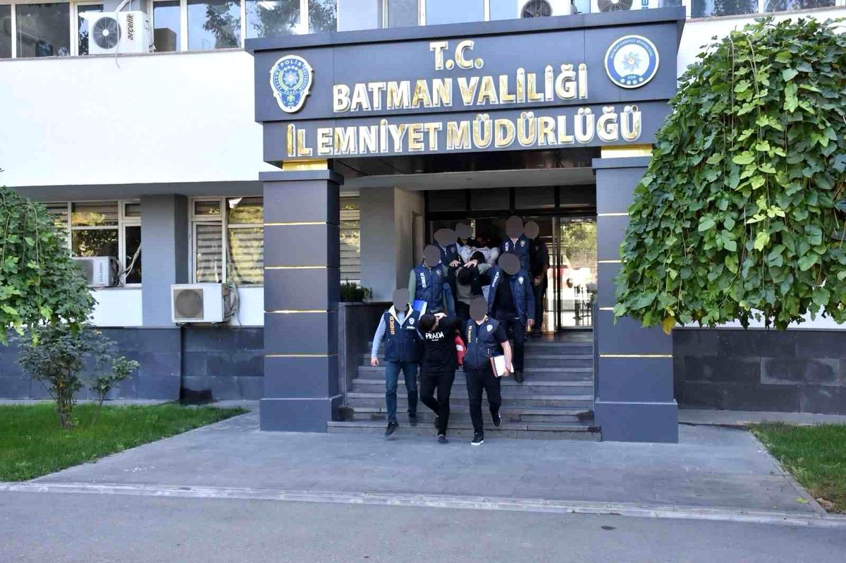 Batman\'da Siber Suç Operasyonunda 10 Kişi Tutuklandı
