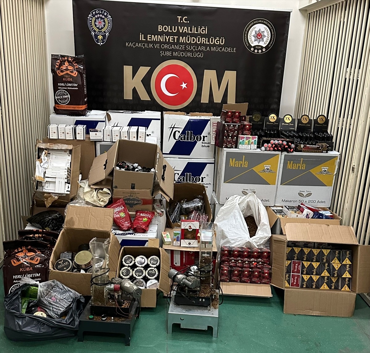 Bolu\'da Kaçakçılık Operasyonunda Tütün Ürünleri ve Teknolojik Aletler Ele Geçirildi