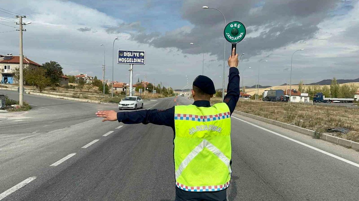 Bolvadin\'de Jandarma Ekipleri Trafik ve Asayiş Denetimi Yaptı