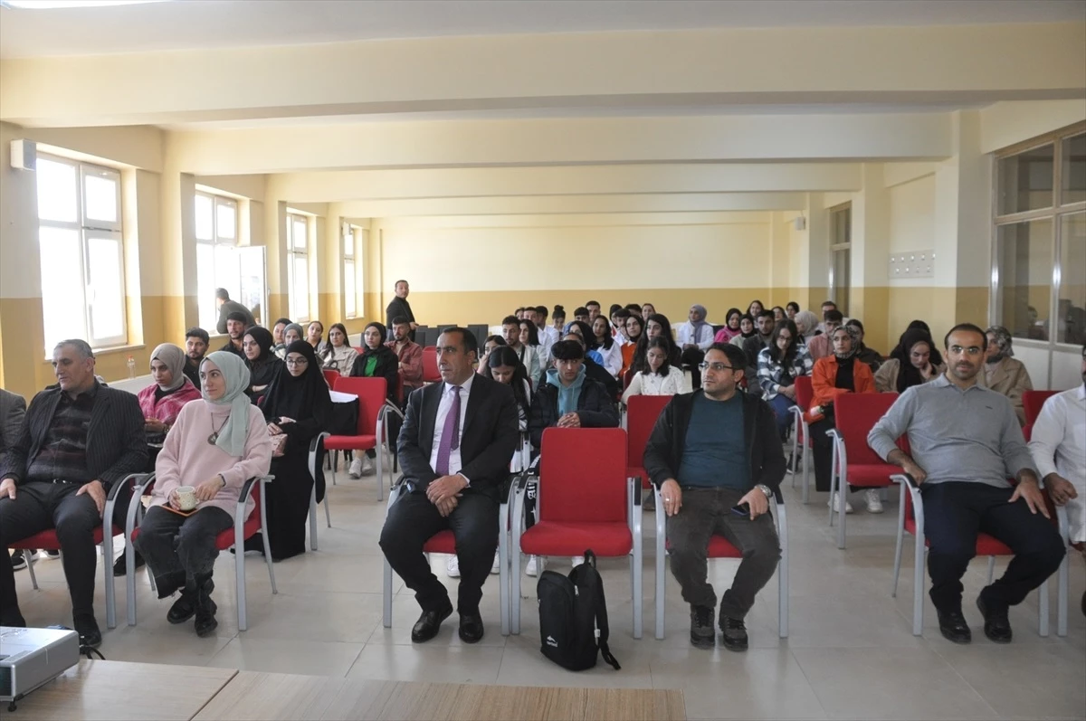 Muş Alparslan Üniversitesi\'nde Yerel Basını Anlamak Konulu Panel Gerçekleştirildi