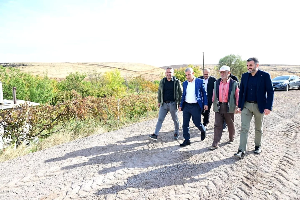 Yeşilyurt Belediyesi Şahnahan Mahallesinde Yol Açma ve Yol Yenileme Çalışmalarını İnceledi