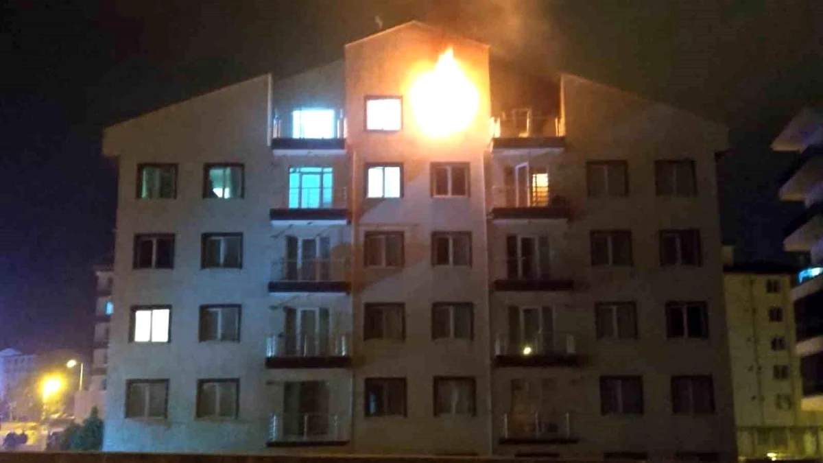 Kırıkkale\'de Apartman Yangını: Dairede Büyük Hasar