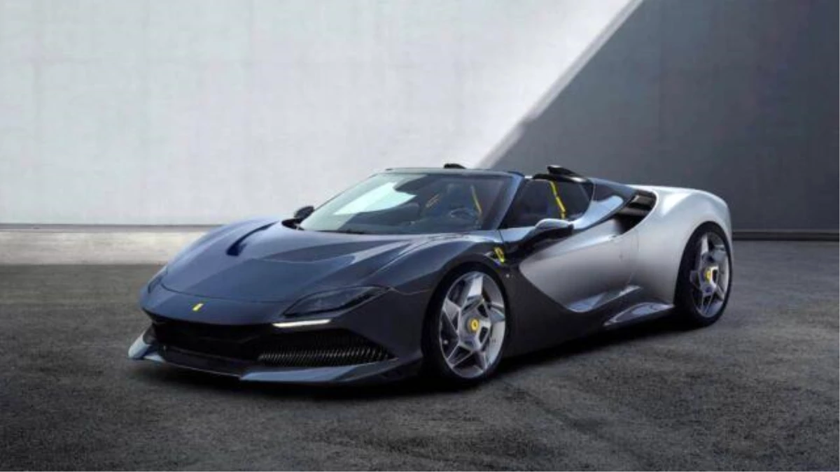 Ferrari SP-8: Tavansız tasarım ve yeni aerodinami!