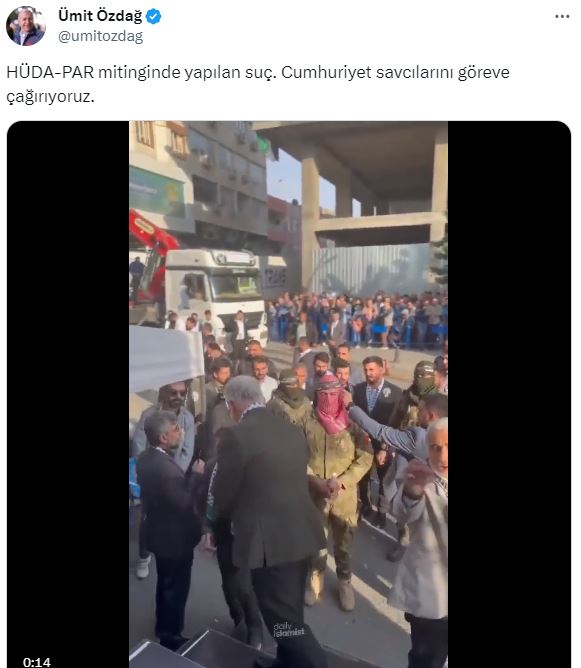 HÜDA-PAR lideri Yapıcıoğlu, Kassam Tugayları'nın üniformasını giyen kişiler sahneye çıktı