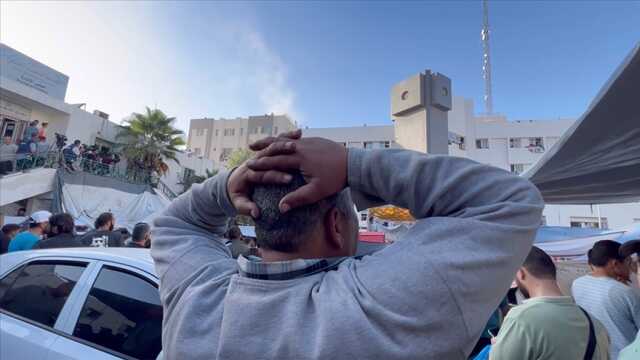 İsrail tankları Gazze'nin en büyük sağlık kuruluşu olan Şifa Hastanesi'ni kuşattı, doktorlardan haber alınamıyor İsrail tankları Gazze'nin en büyük sağlık kuruluşu olan Şifa Hastanesi'ni kuşattı, doktorlardan haber alınamıyor