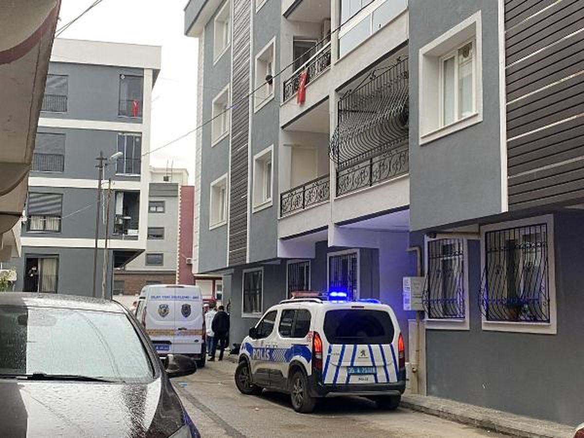 İzmir'de Hafif Ticari Araç Silahlı Saldırıya Uğradı: 1 Ölü, 2 Yaralı