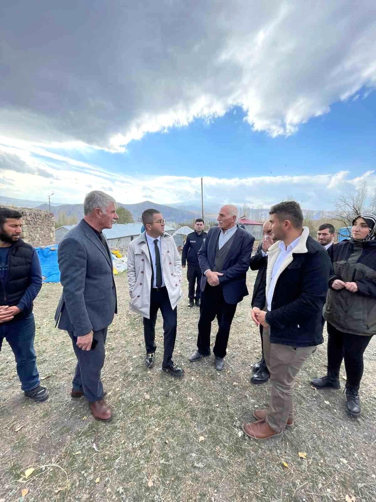 Kağızman Kaymakamı Okan Daştan, köy ziyaretlerini sürdürüyor