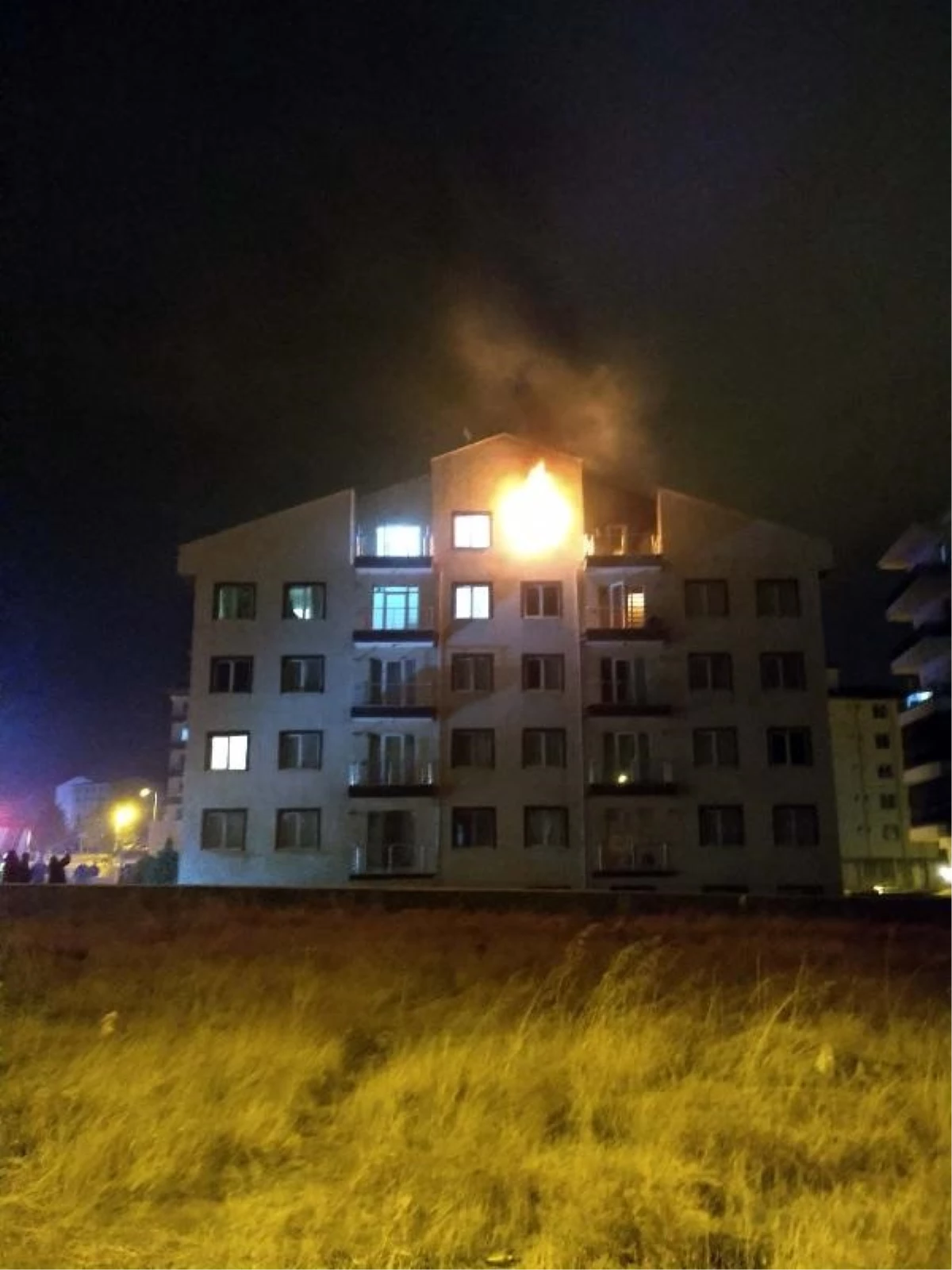 Kırıkkale\'de Apartman Yangını: Daire Kullanılamaz Hale Geldi