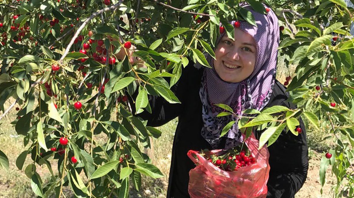 Mal varlığıyla konuşulan fenomen Rabia Toprak'ın bir de köydeki önceki hayatına bakın
