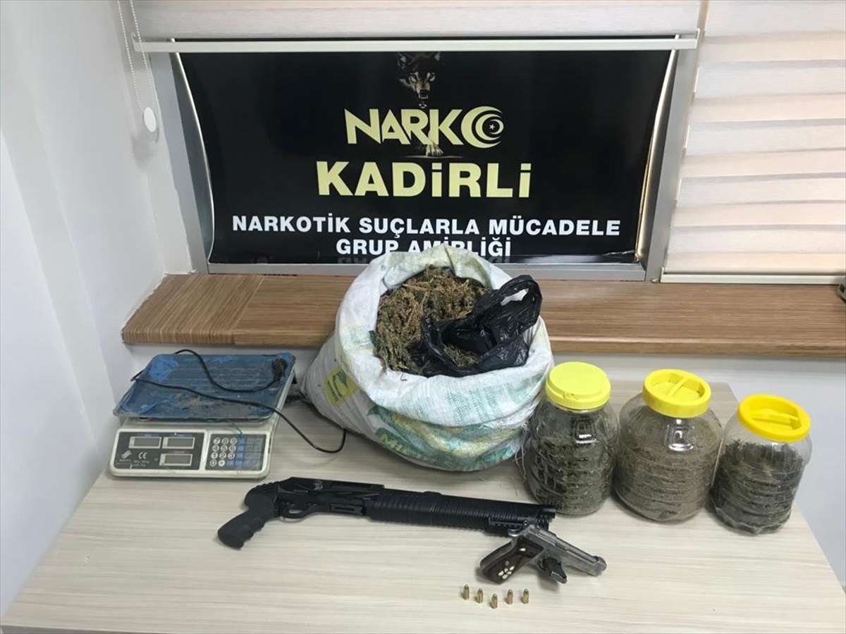 Kadirli\'de Uyuşturucu Operasyonu: 3 Tutuklama