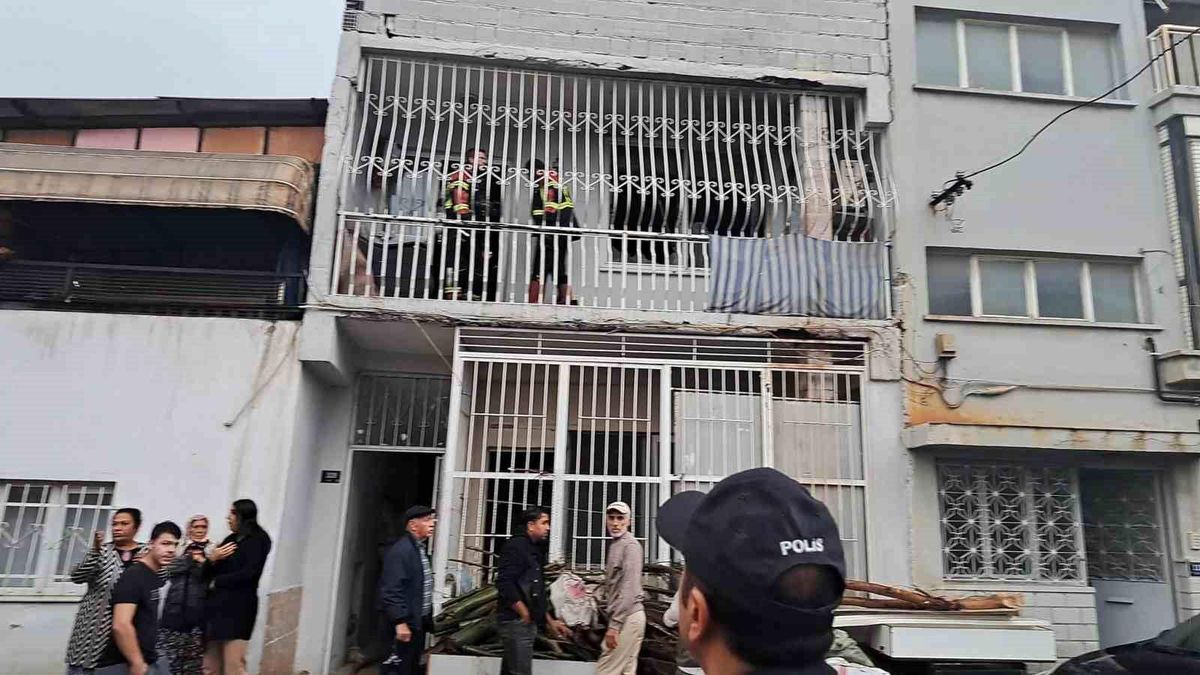 Söke\'de Yangında Mahsur Kalan Çocuklar İtfaiye Tarafından Kurtarıldı