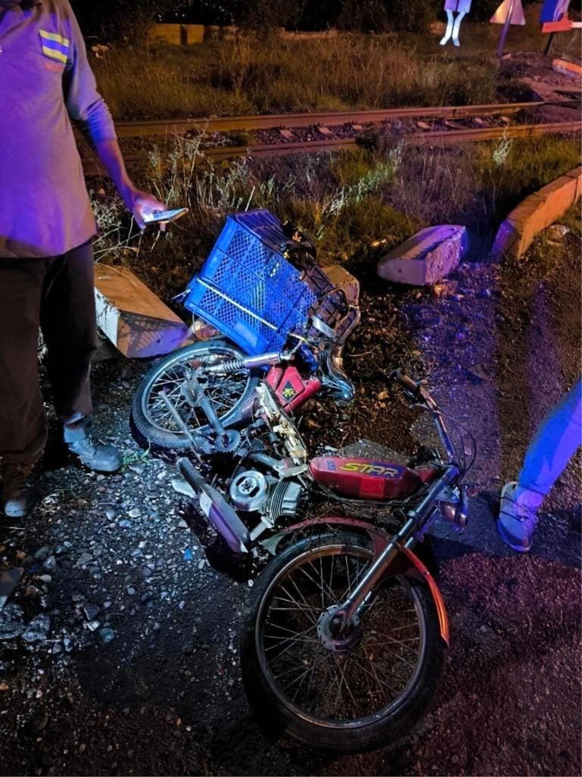 Dörtyol\'da trenin çarptığı motosiklet sürücüsü ağır yaralandı