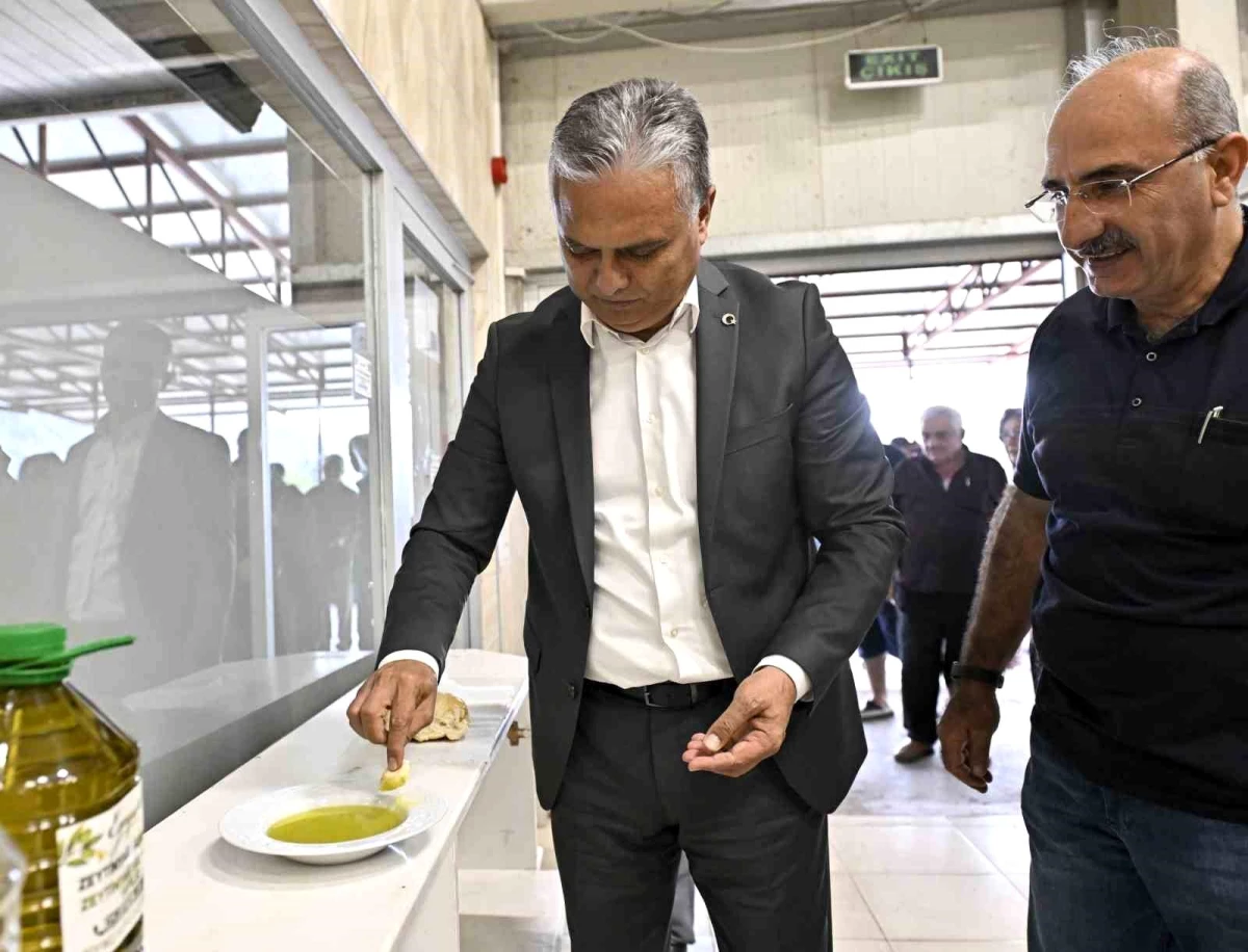 Muratpaşa Belediye Başkanı Ümit Uysal, Zeytinyağı Fabrikasını Ziyaret Etti