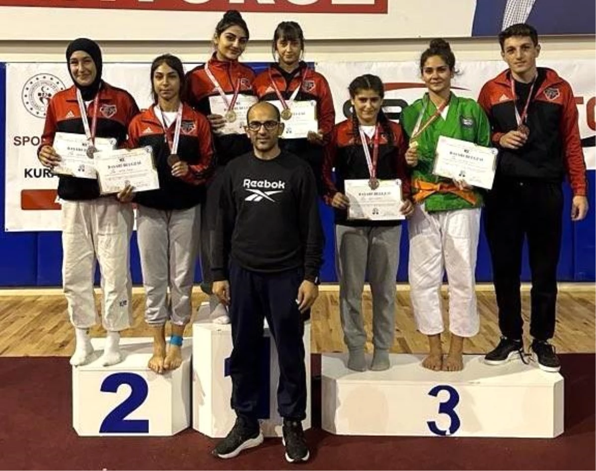 Ankara\'da düzenlenen Judo Türkiye Şampiyonasında Vanlı sporcular 10 madalya kazandı