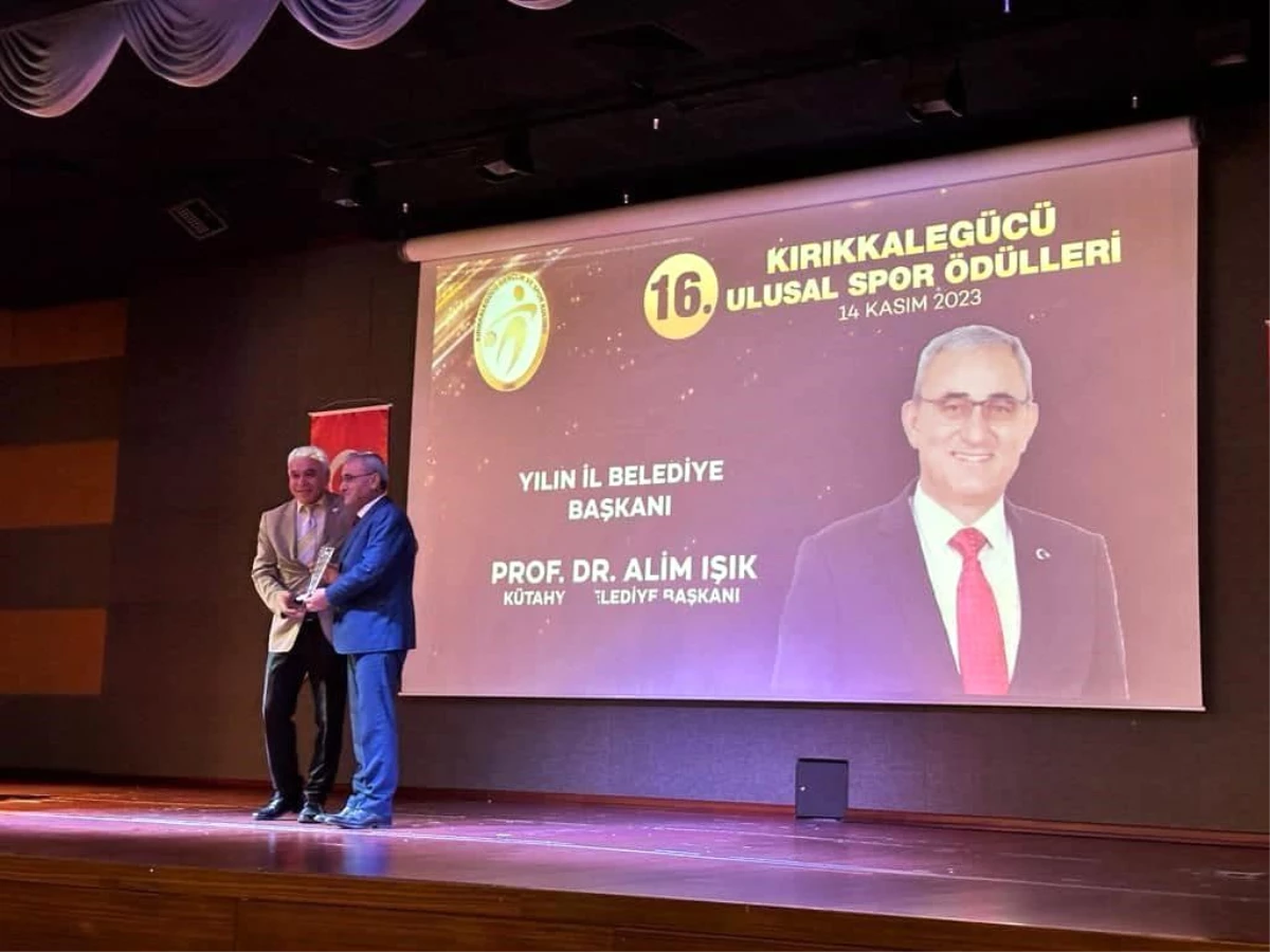 Kütahya Belediye Başkanı Alim Işık, Yılın İl Belediye Başkanı ödülüne layık görüldü