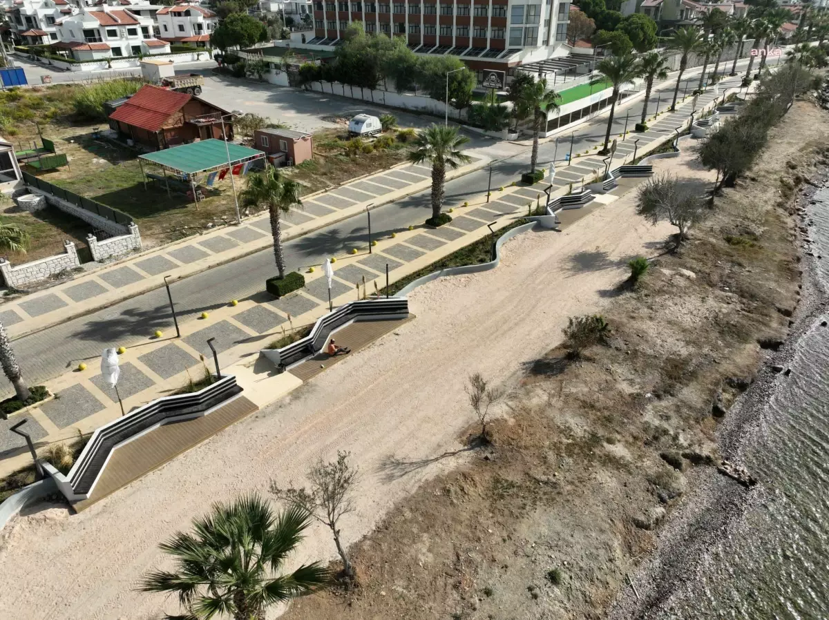 Çiftlikköy Yeni Sahil Düzenlemesi ve Güneşlenme Terasları Hizmete Girdi