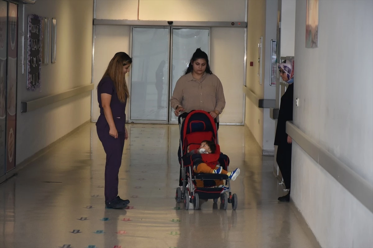 Afyonkarahisar\'da Zorlu Yoğun Bakım Sürecini Atlatan İkizler İlk Yaşlarını Kutladı