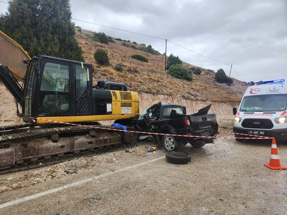 Eskişehir\'de kaza: Baba ve kız hayatını kaybetti, eşi ve diğer kızı yaralandı