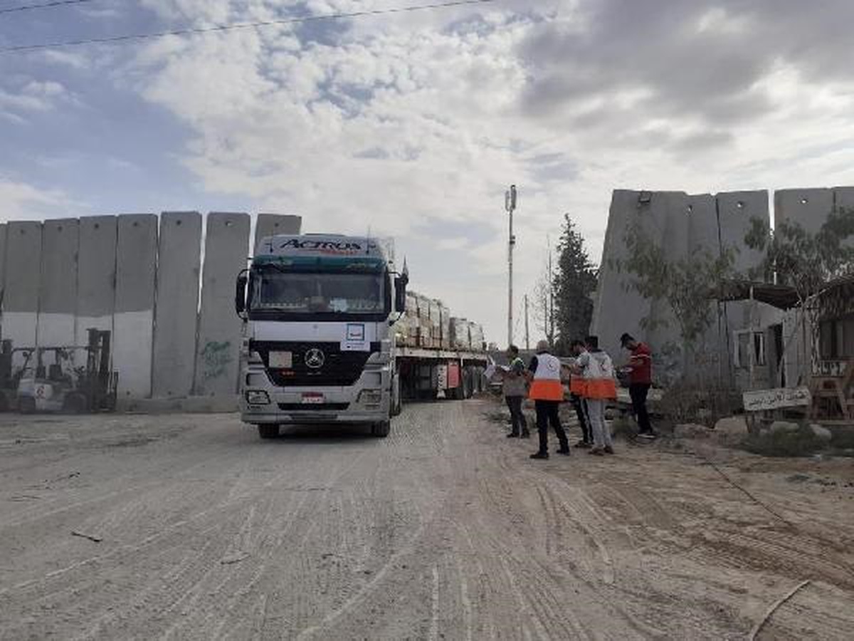 Filistin Kızılayı, Mısır Kızılayı\'ndan 155 kamyon yardım malzemesi teslim aldı