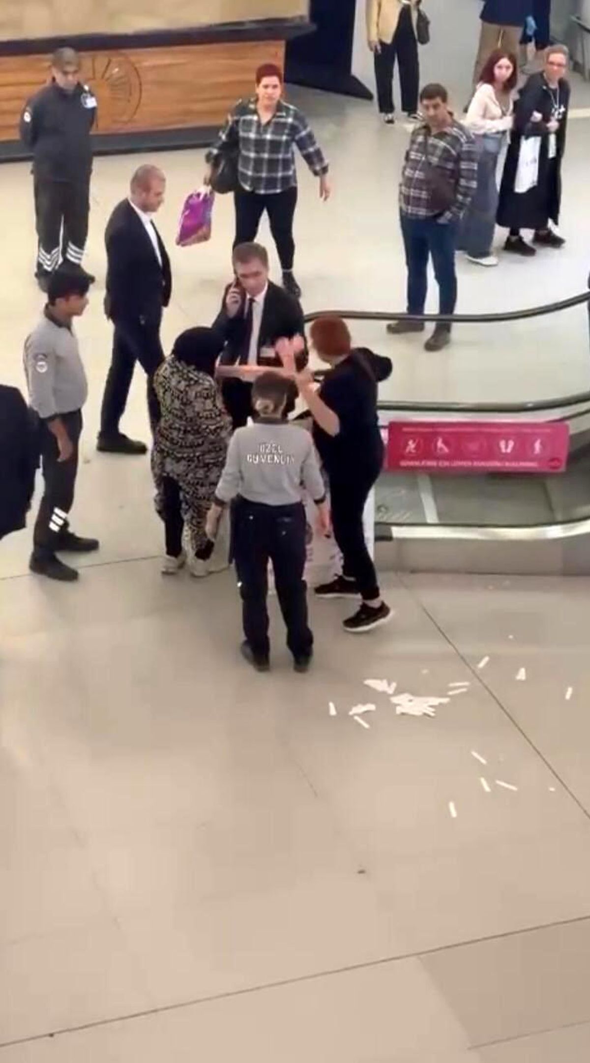 Kağıthane\'de Alışveriş Merkezinde Hırsızlık İddiası