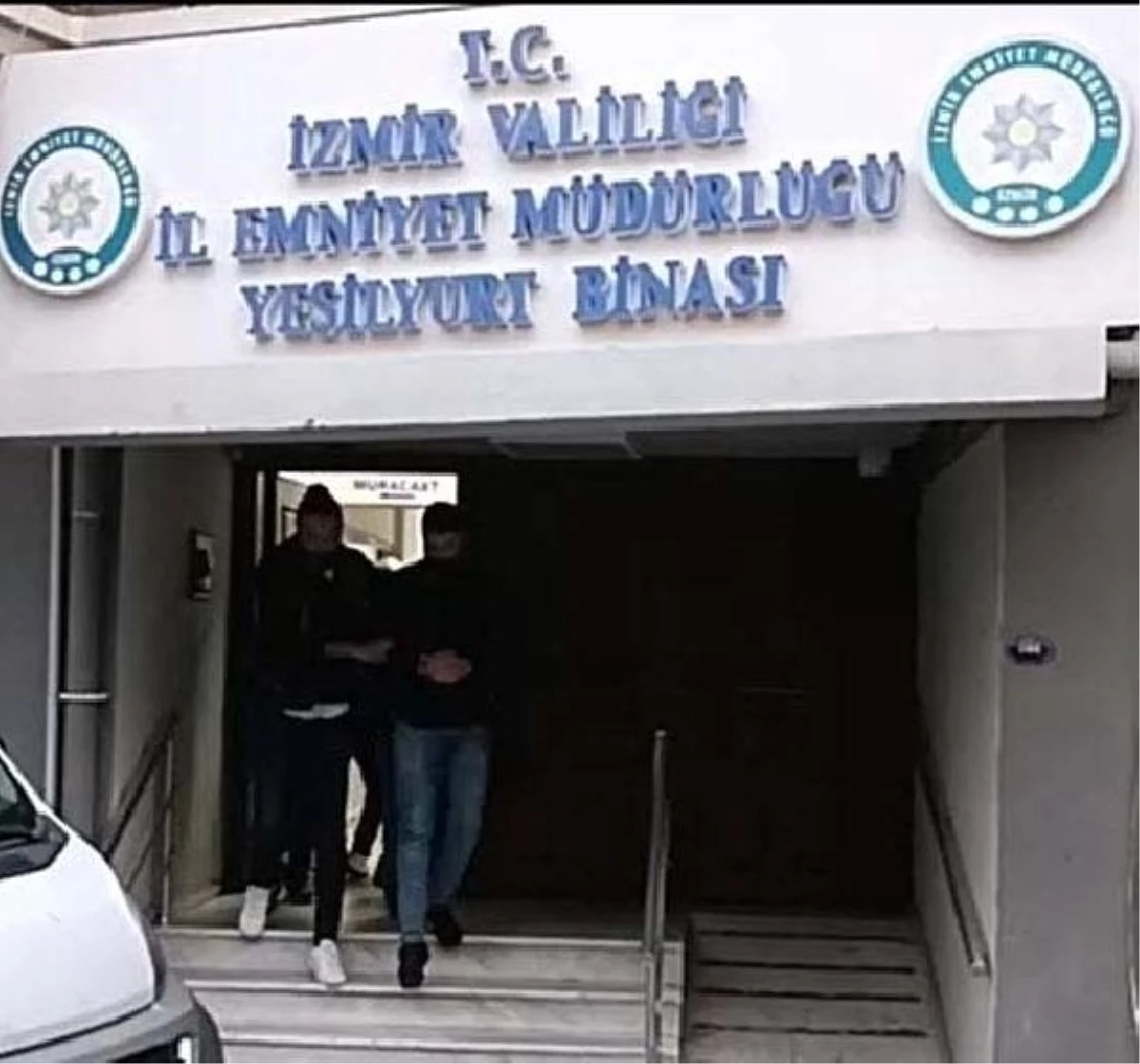 İzmir\'de Yasa Dışı Bahis Operasyonu: 8 Şüpheli Gözaltına Alındı