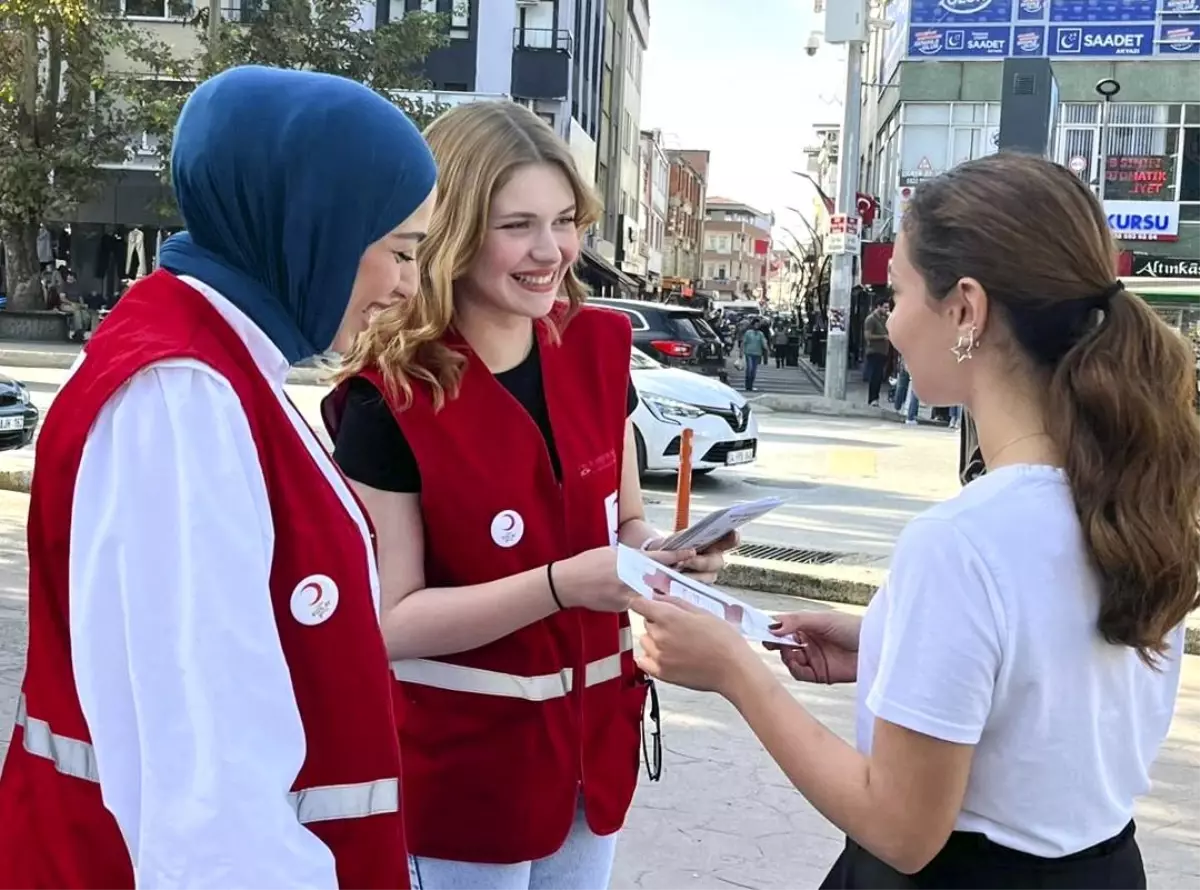 SUBÜ Kızılay Topluluğu Kan Bağışı Bilinci Oluşturmak İçin Etkinlik Düzenledi