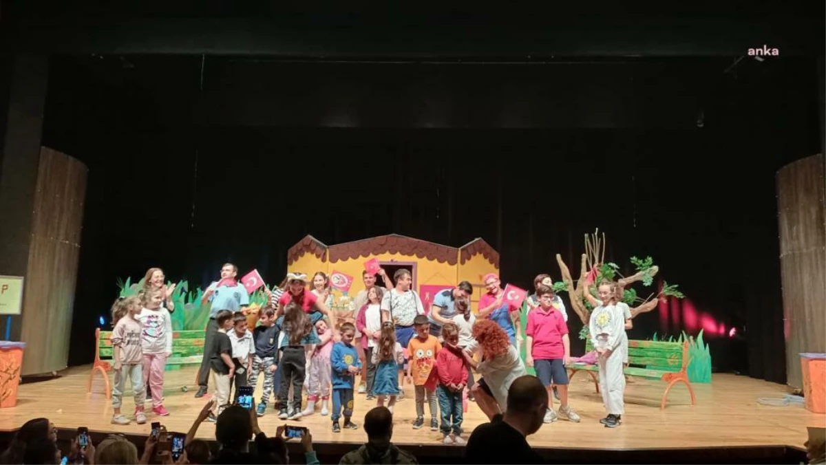Karşıyaka Belediye Tiyatrosu, çocuklara sürdürülebilir yaşamı öğretiyor
