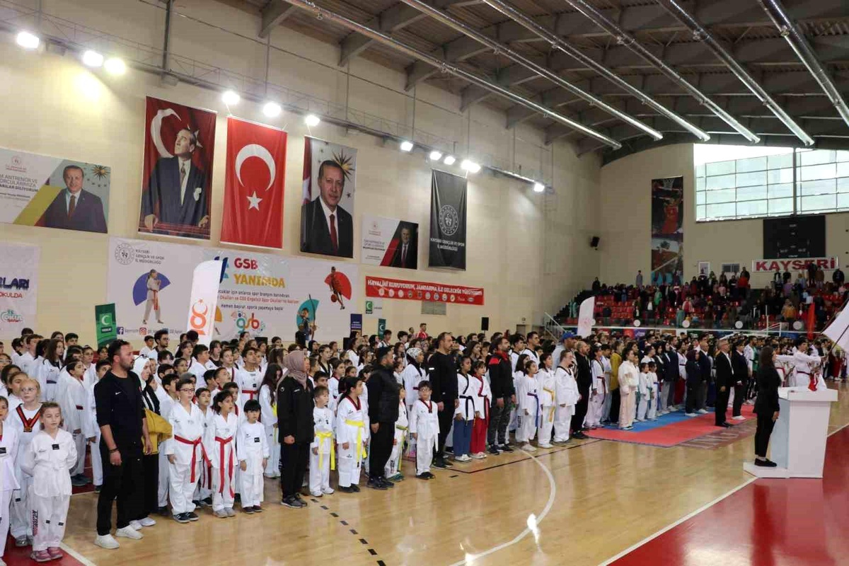 Taekwando Sporcuları Kuşak Töreniyle Yeni Kuşaklarına Kavuştu