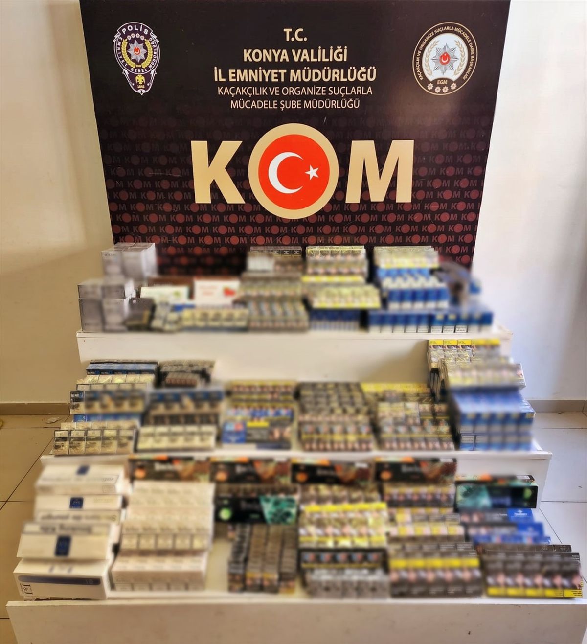 Konya\'da Kaçakçılık Operasyonu: Sahte Bandrollü Makaron ve Kaçak Sigara Ele Geçirildi