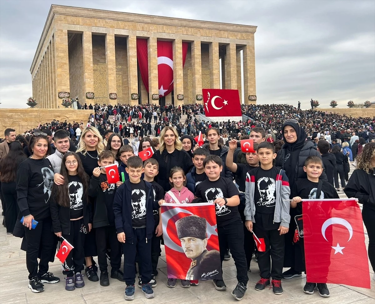 Samsun Mutluluğun Kanatları Derneği, Atatürk Haftası dolayısıyla 50 öğrenciyi Anıtkabir\'e götürdü