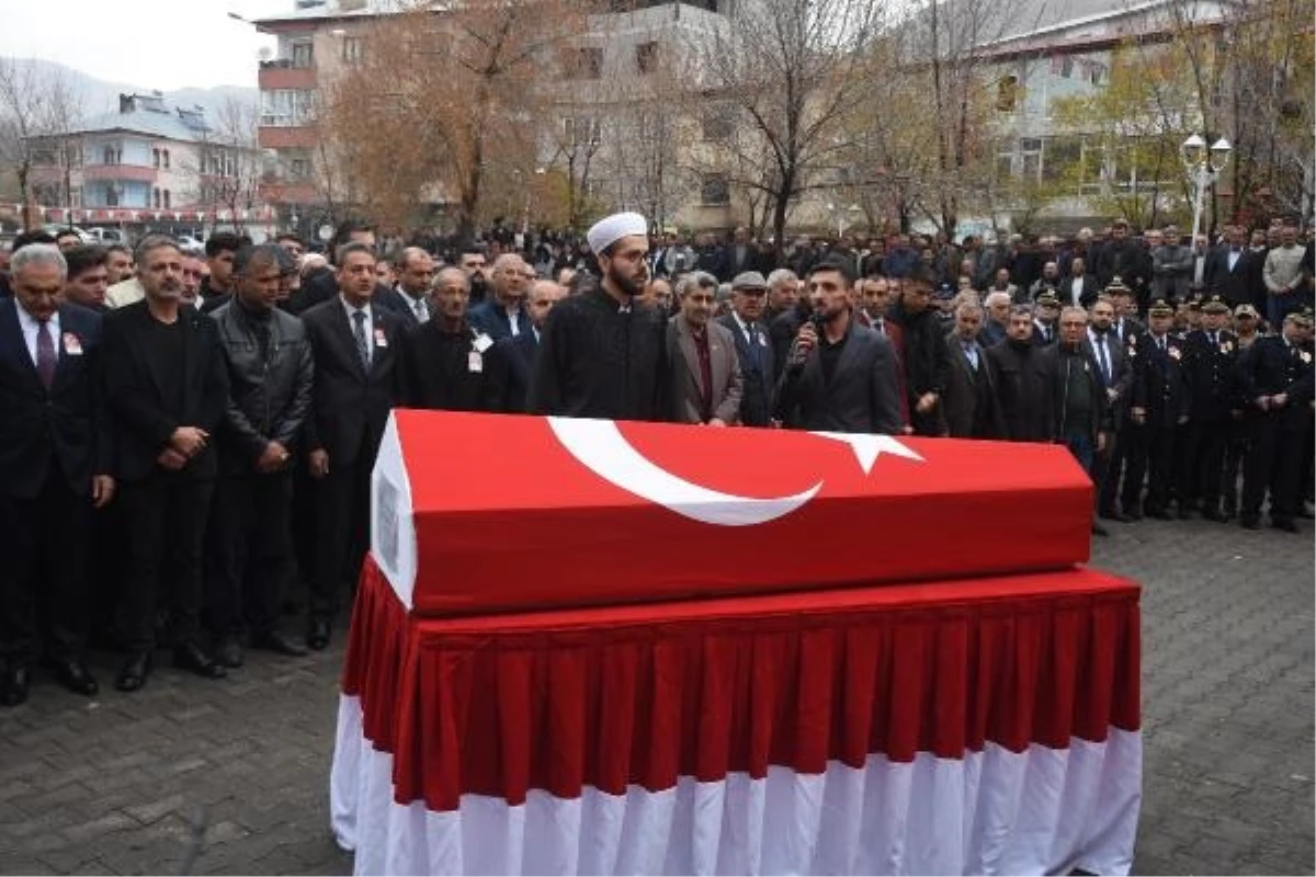 Şehit polis memuru, memleketi Bitlis\'te son yolculuğuna uğurlandı