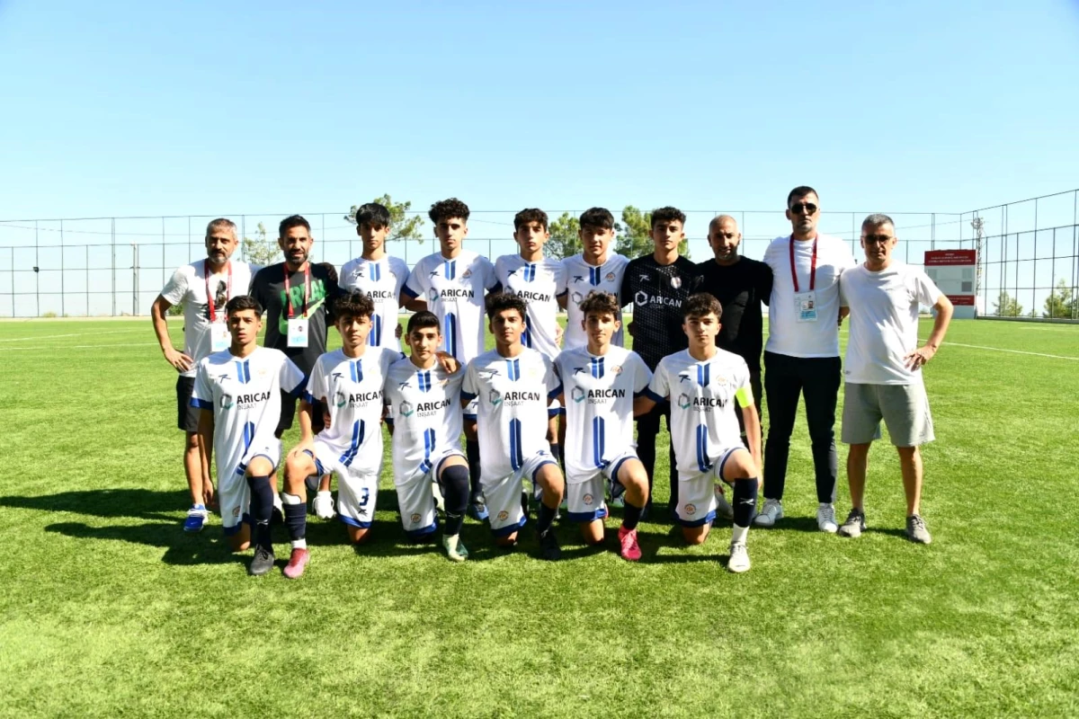 Yenişehir Belediyesi U16 Futbol Takımı Mersin Amatör Ligi\'nde lider