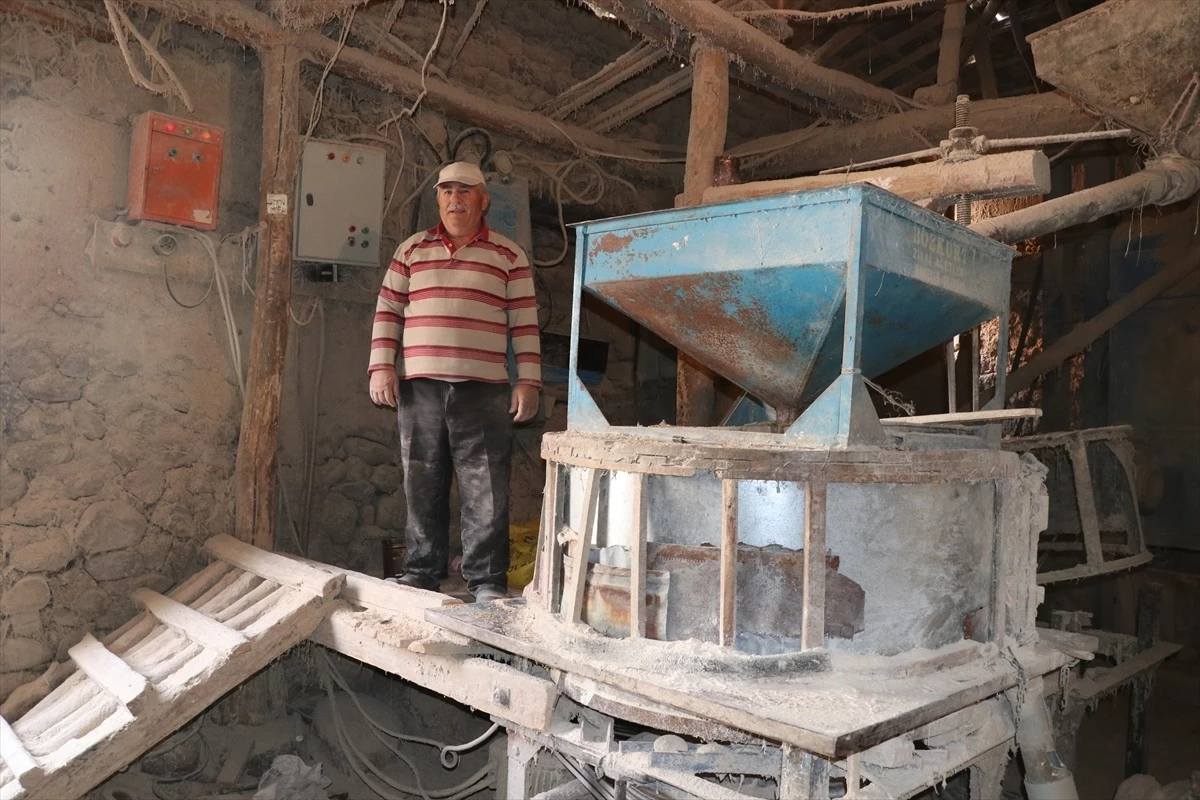 Yozgat\'ta 49 yıllık taş değirmende doğal un üretimi