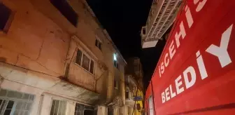 Afyonkarahisar İscehisar'da 3 Katlı Evde Yangın Çıktı